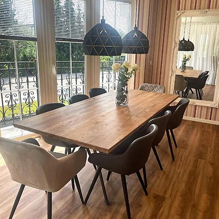 Vila Urbana Luxury Apartments 勒什 外观 照片