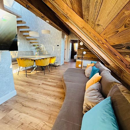 Vila Urbana Luxury Apartments 勒什 外观 照片