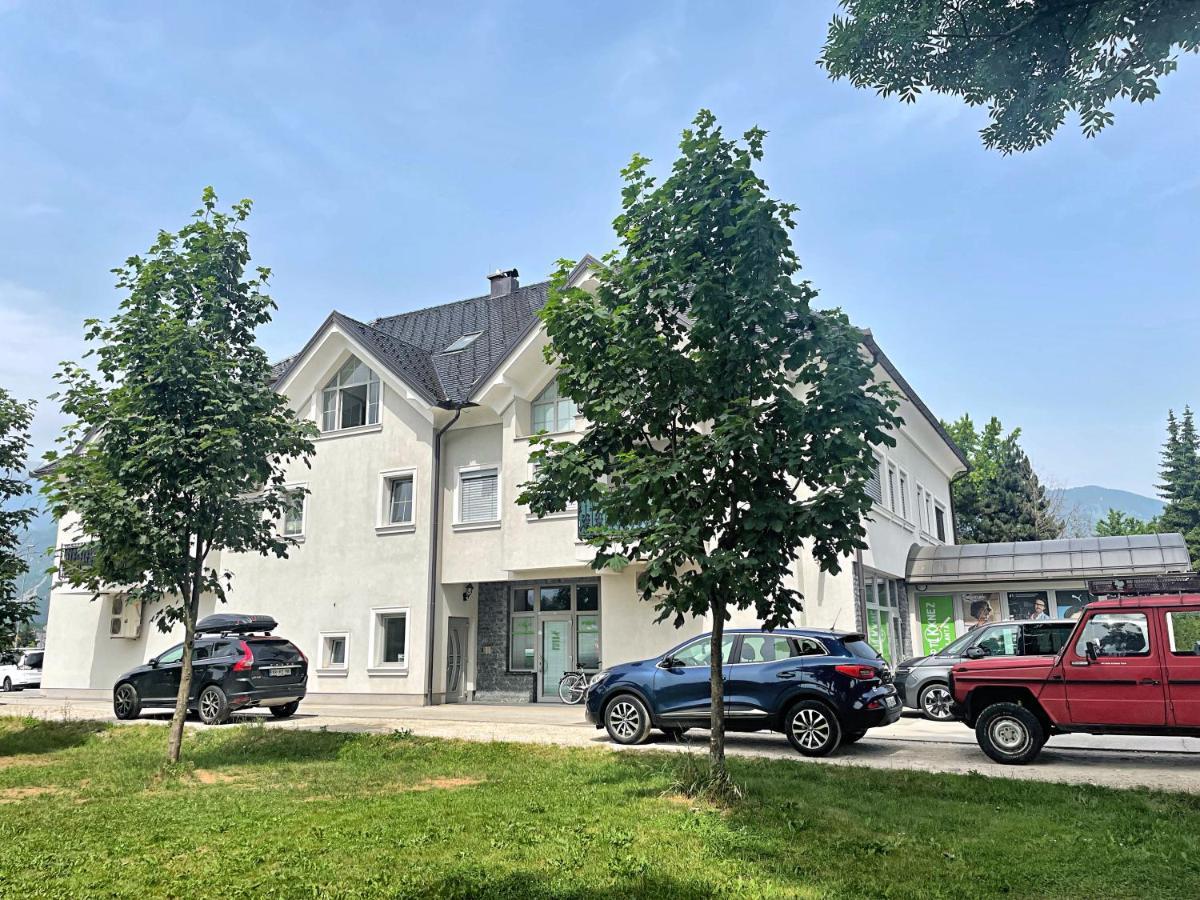 Vila Urbana Luxury Apartments 勒什 外观 照片