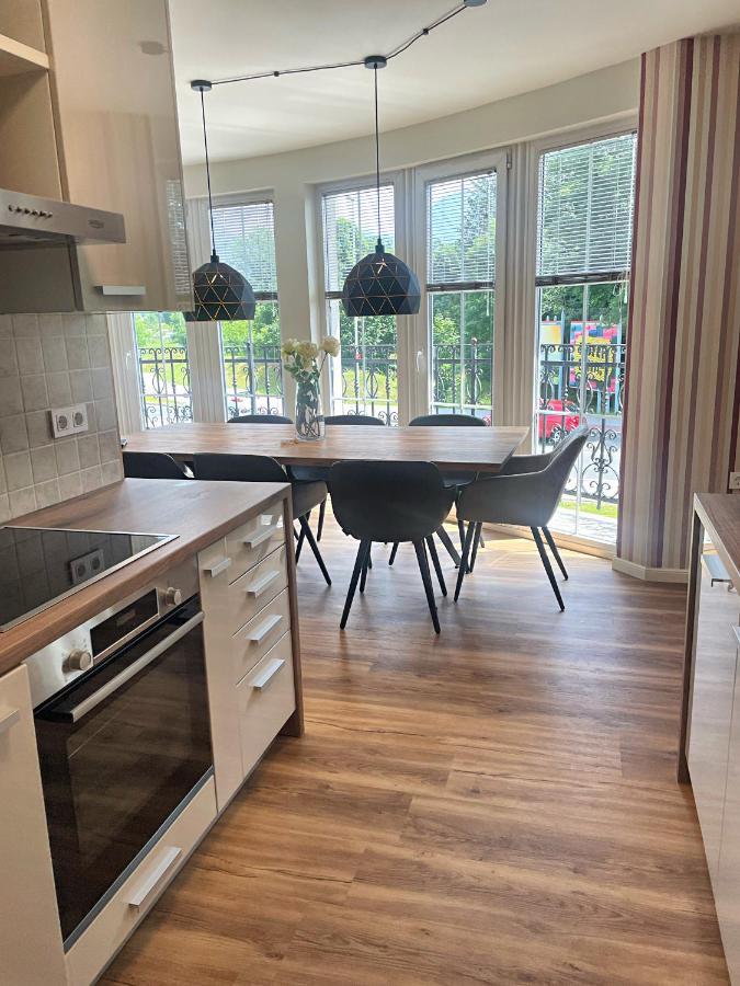 Vila Urbana Luxury Apartments 勒什 外观 照片