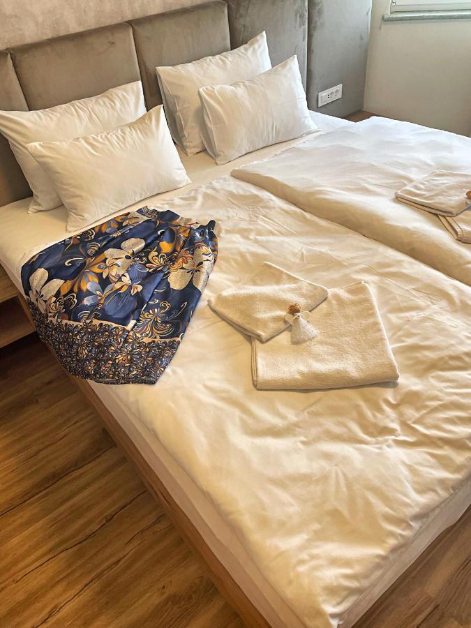 Vila Urbana Luxury Apartments 勒什 外观 照片