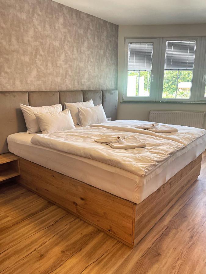 Vila Urbana Luxury Apartments 勒什 外观 照片