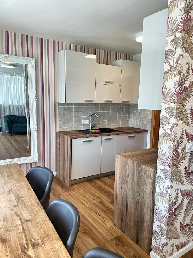 Vila Urbana Luxury Apartments 勒什 外观 照片
