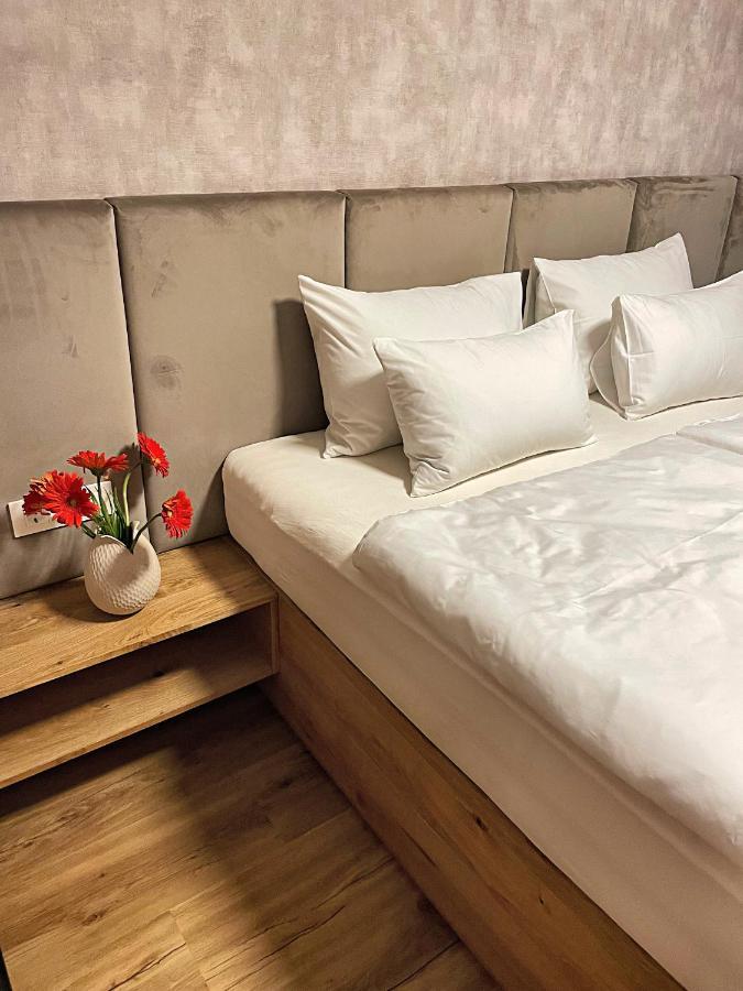 Vila Urbana Luxury Apartments 勒什 外观 照片