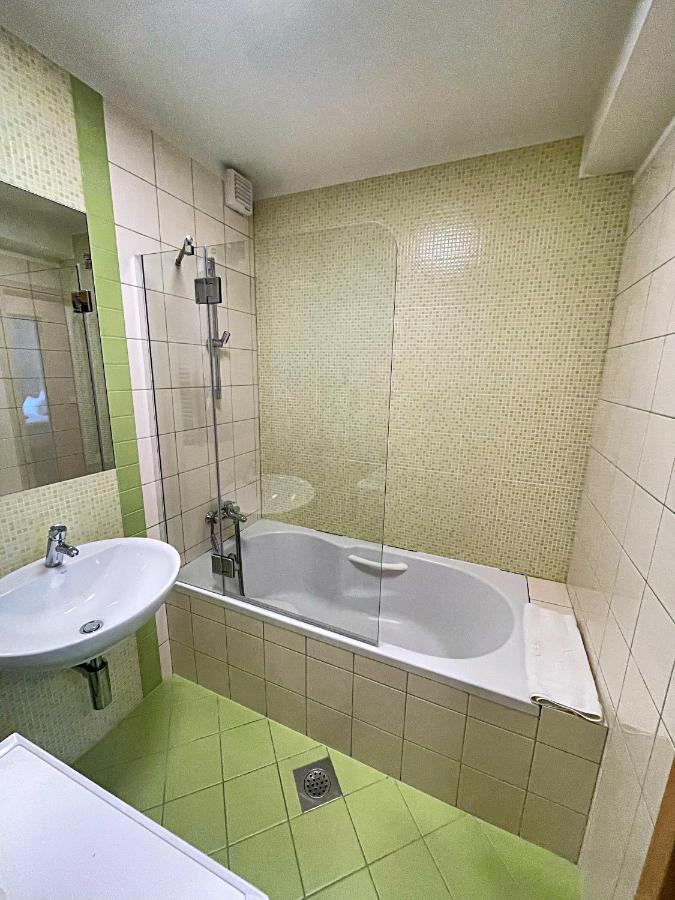 Vila Urbana Luxury Apartments 勒什 外观 照片