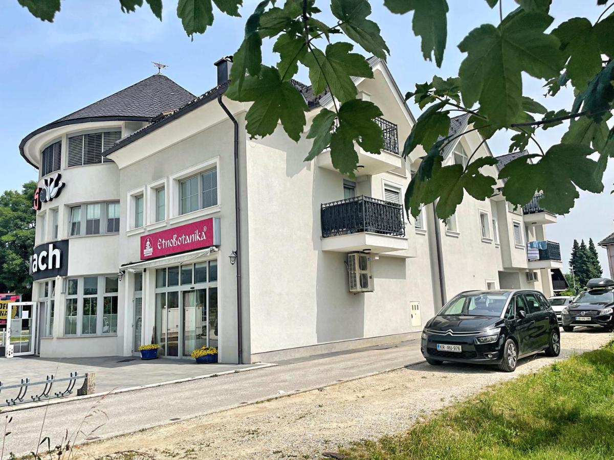 Vila Urbana Luxury Apartments 勒什 外观 照片
