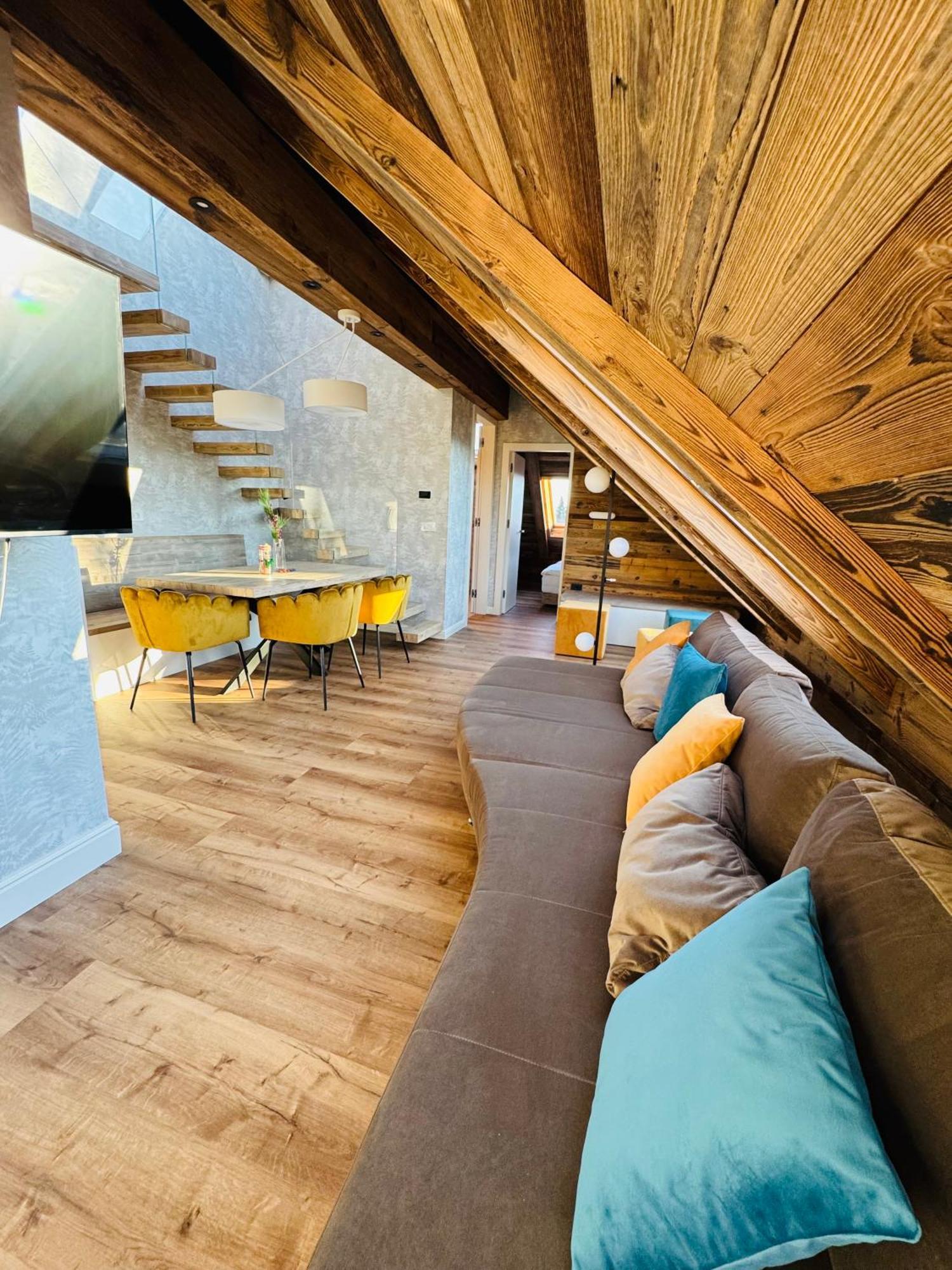 Vila Urbana Luxury Apartments 勒什 外观 照片