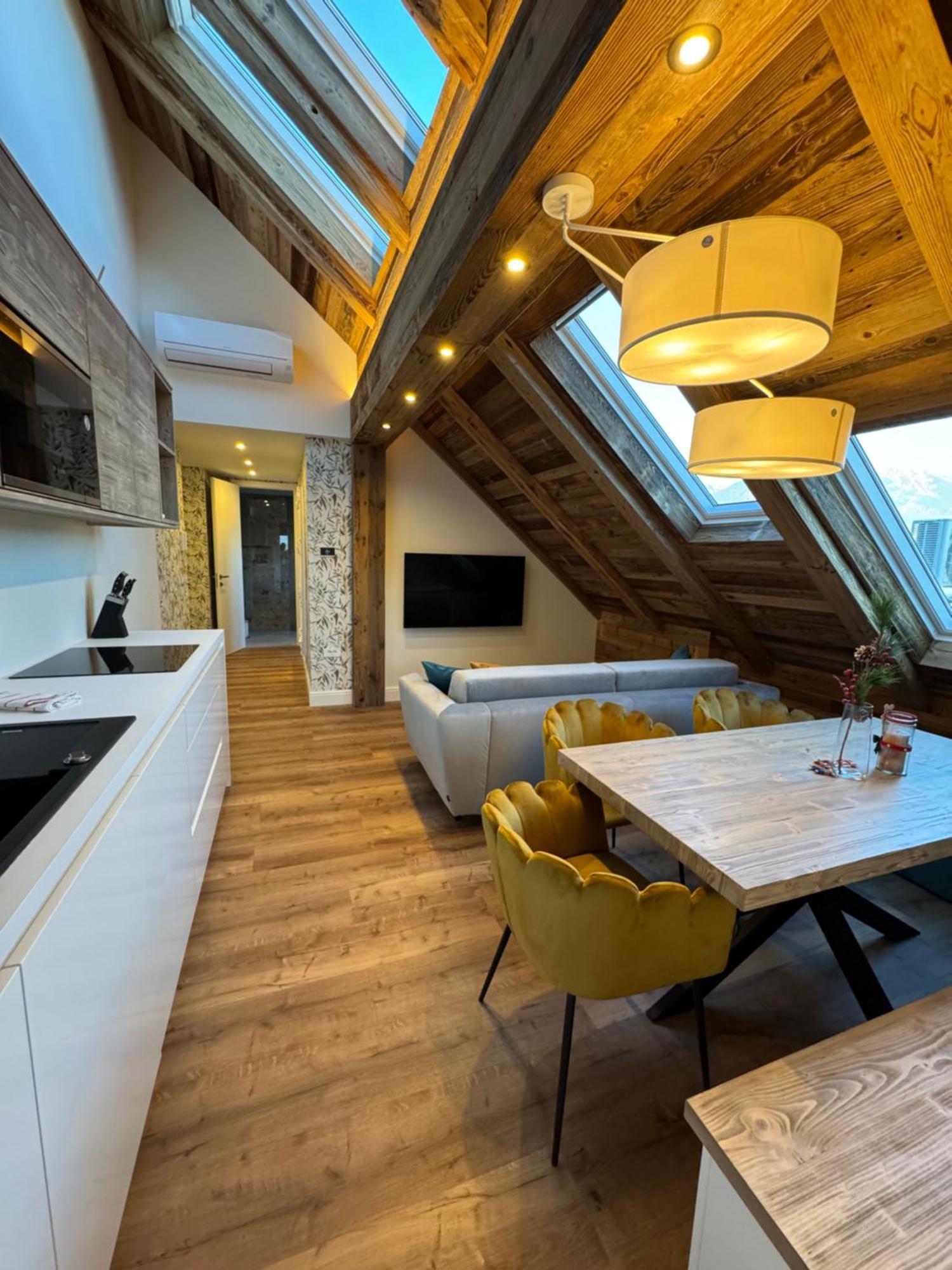 Vila Urbana Luxury Apartments 勒什 外观 照片