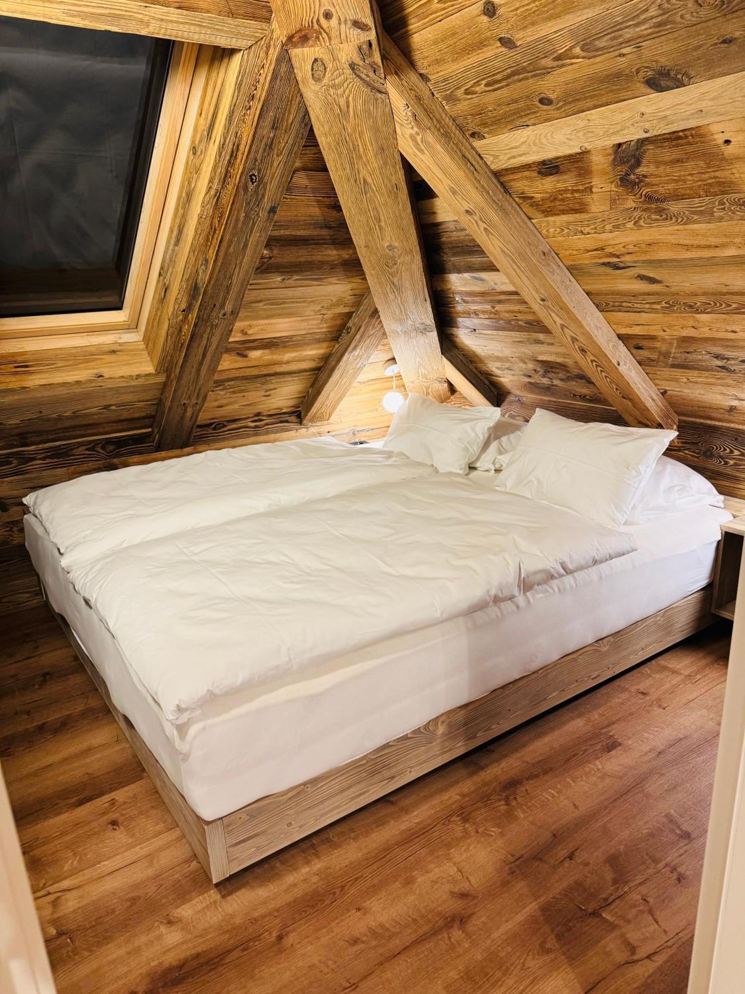 Vila Urbana Luxury Apartments 勒什 外观 照片