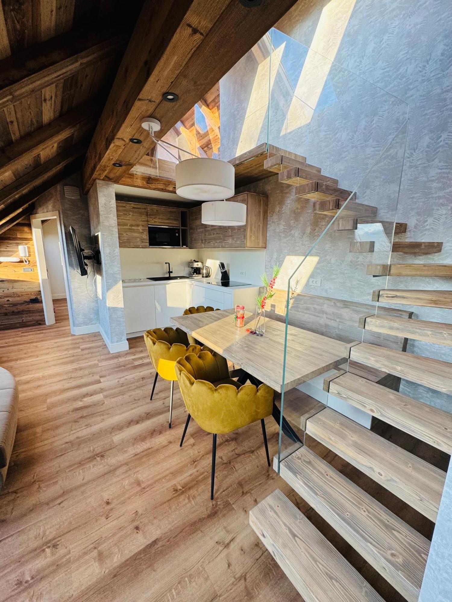 Vila Urbana Luxury Apartments 勒什 外观 照片