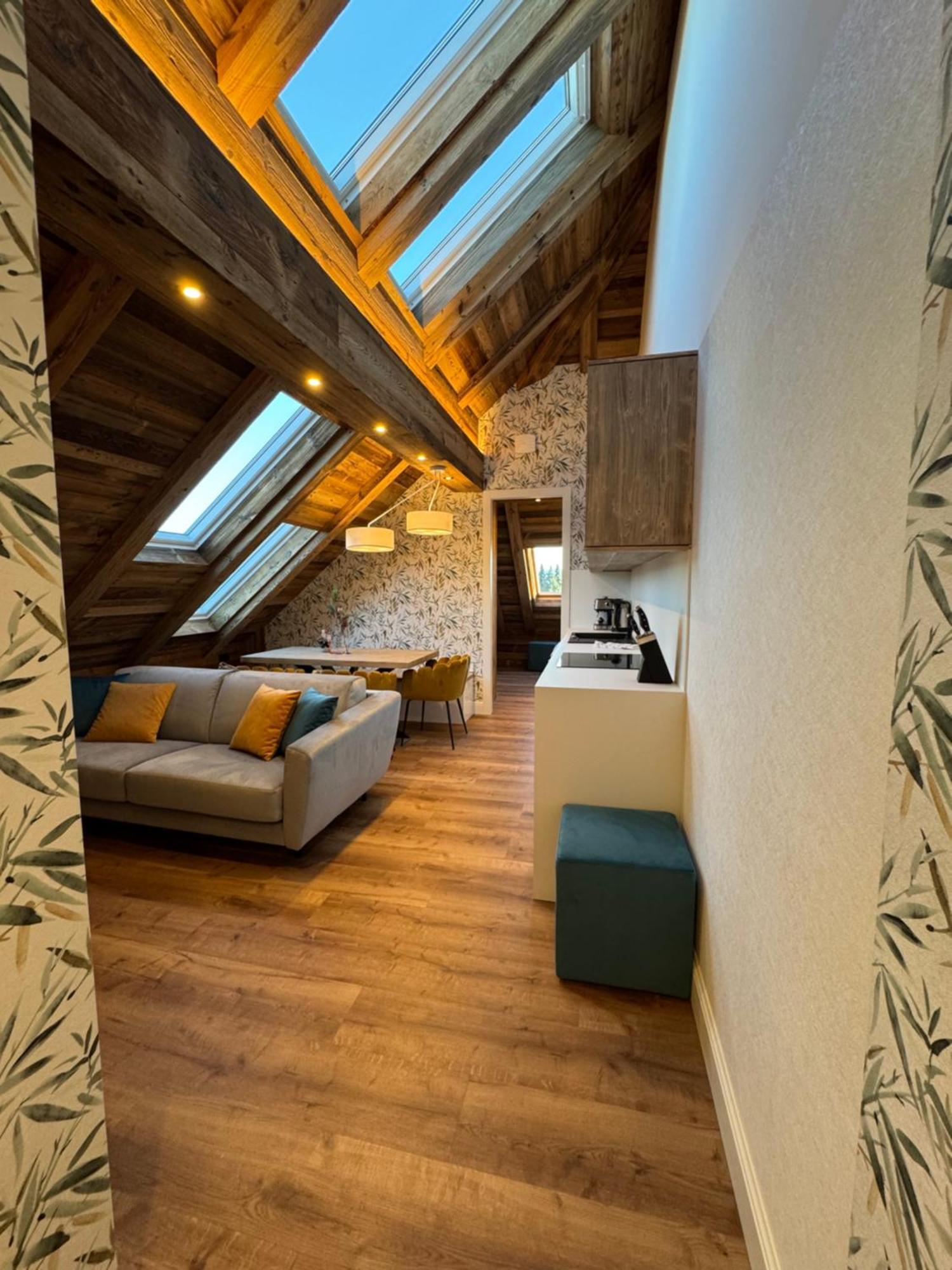 Vila Urbana Luxury Apartments 勒什 外观 照片