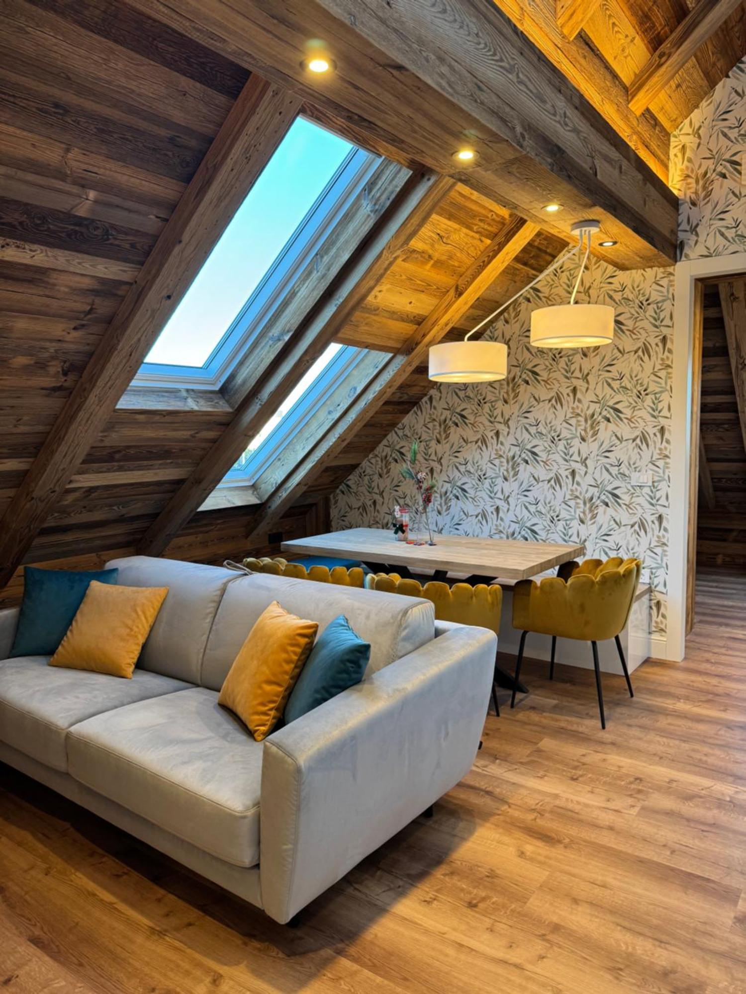 Vila Urbana Luxury Apartments 勒什 外观 照片