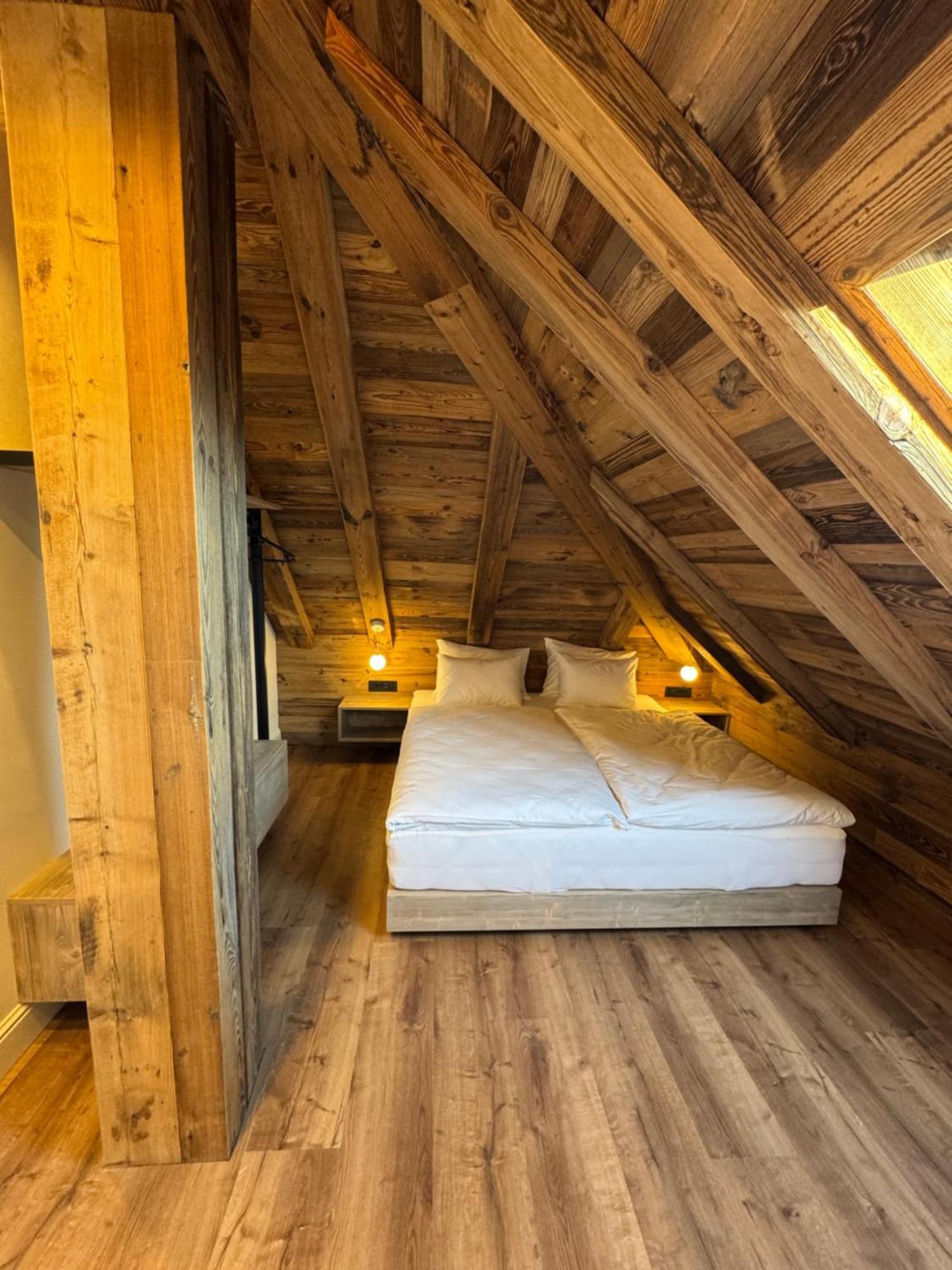Vila Urbana Luxury Apartments 勒什 外观 照片