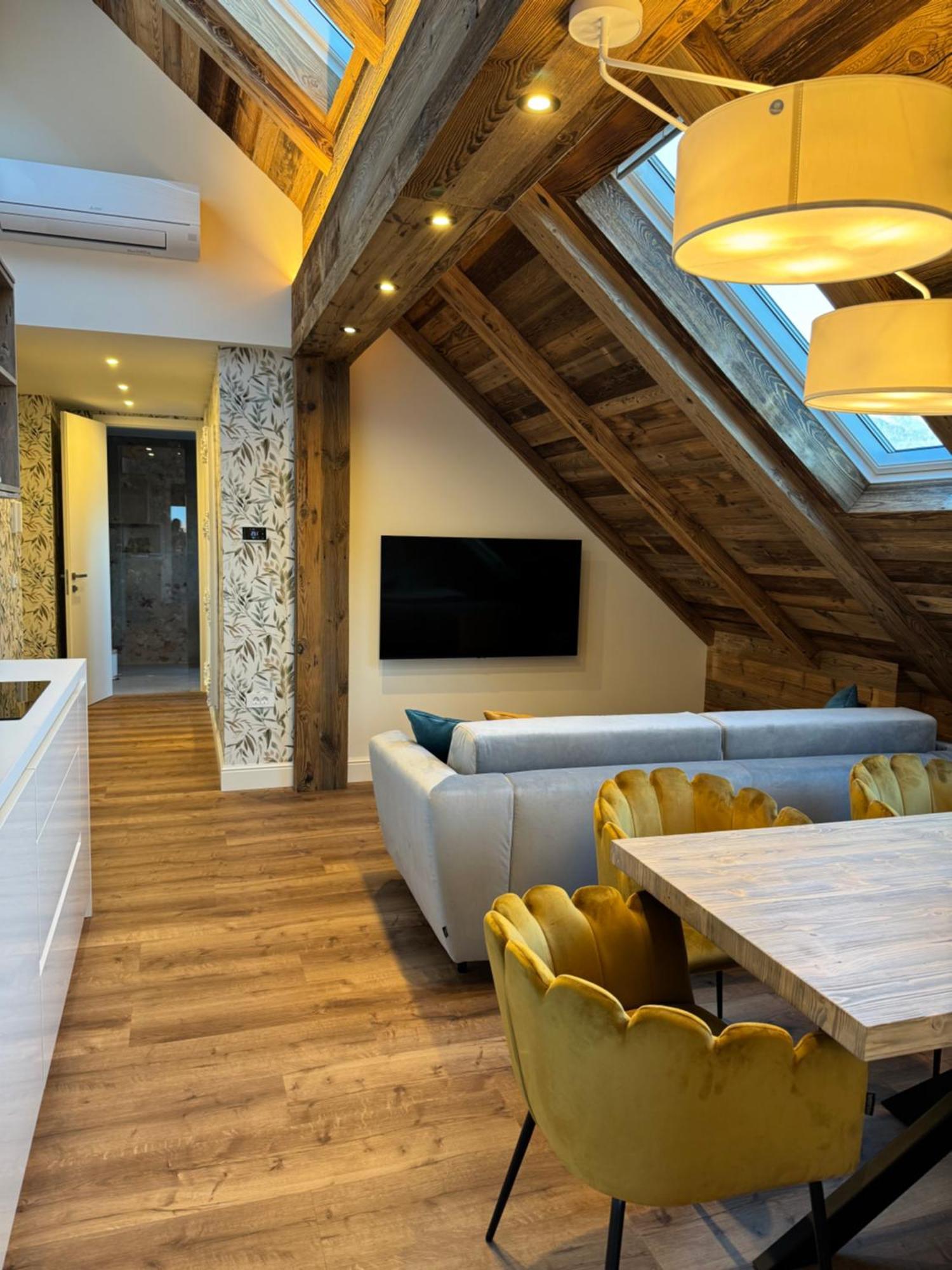 Vila Urbana Luxury Apartments 勒什 外观 照片