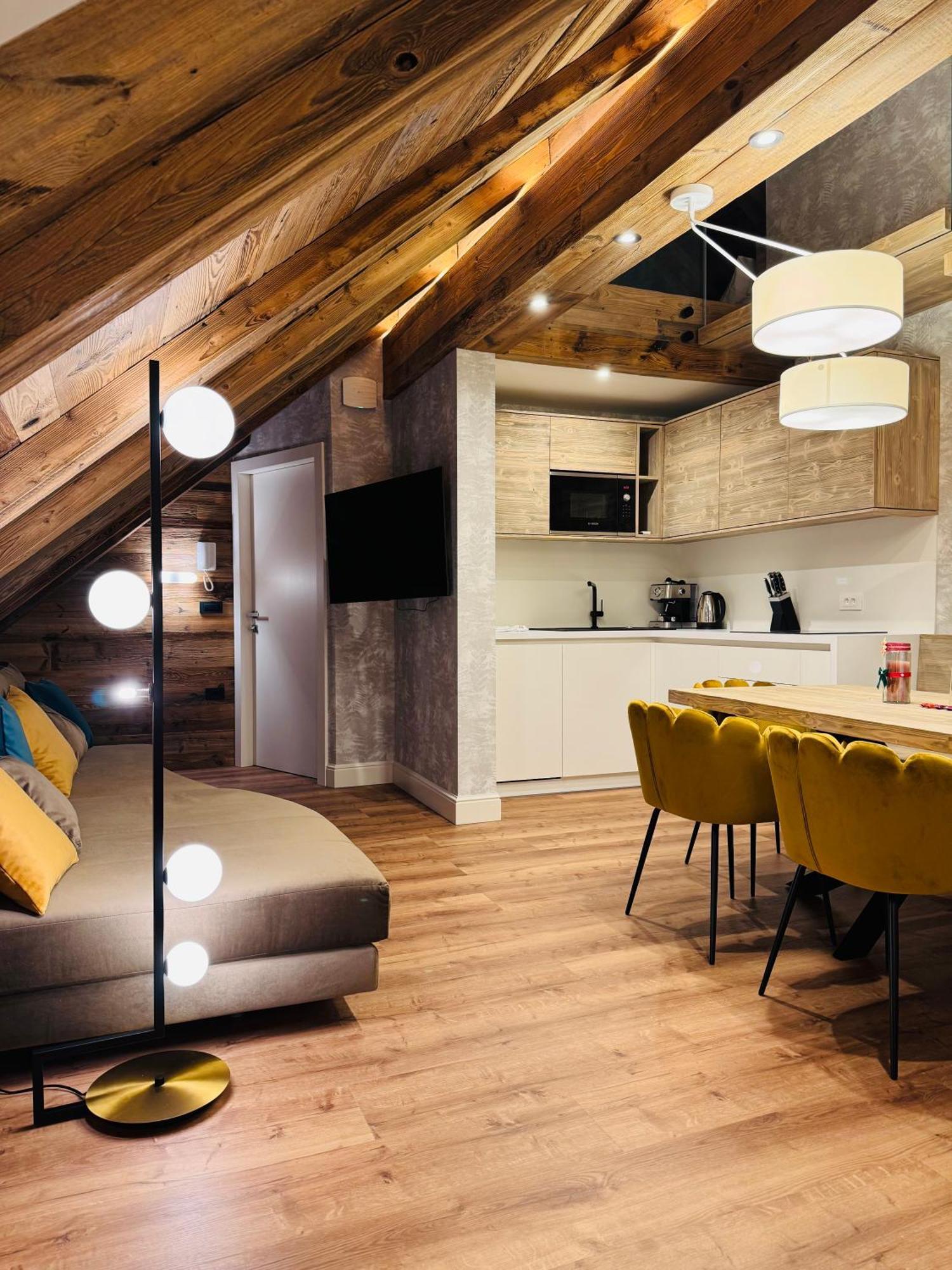 Vila Urbana Luxury Apartments 勒什 外观 照片