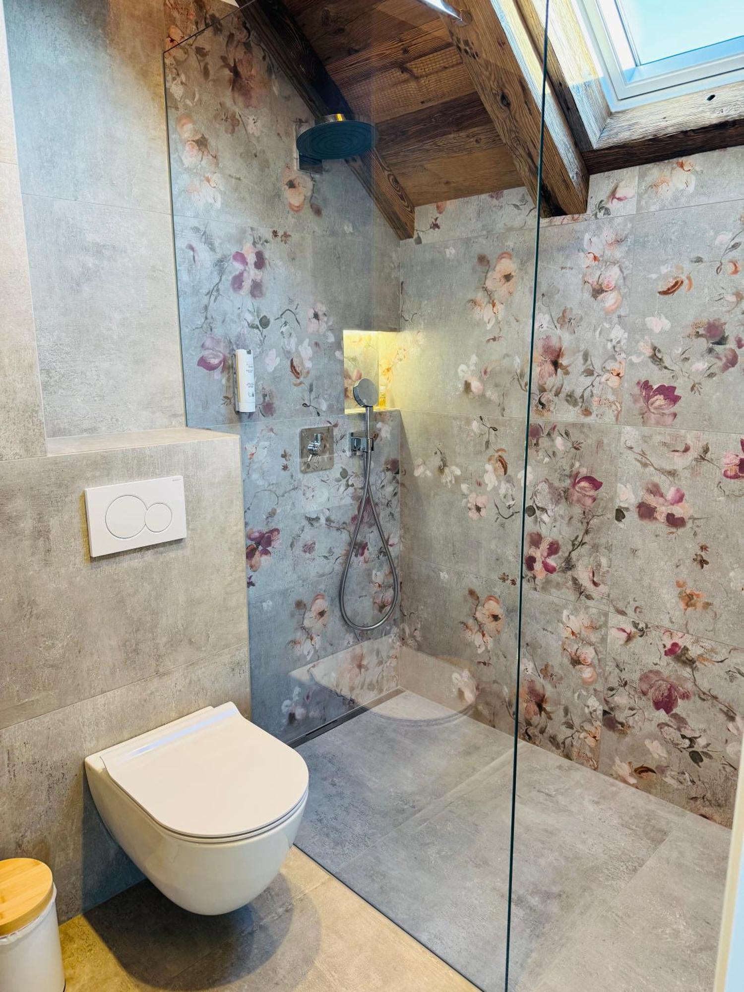 Vila Urbana Luxury Apartments 勒什 外观 照片