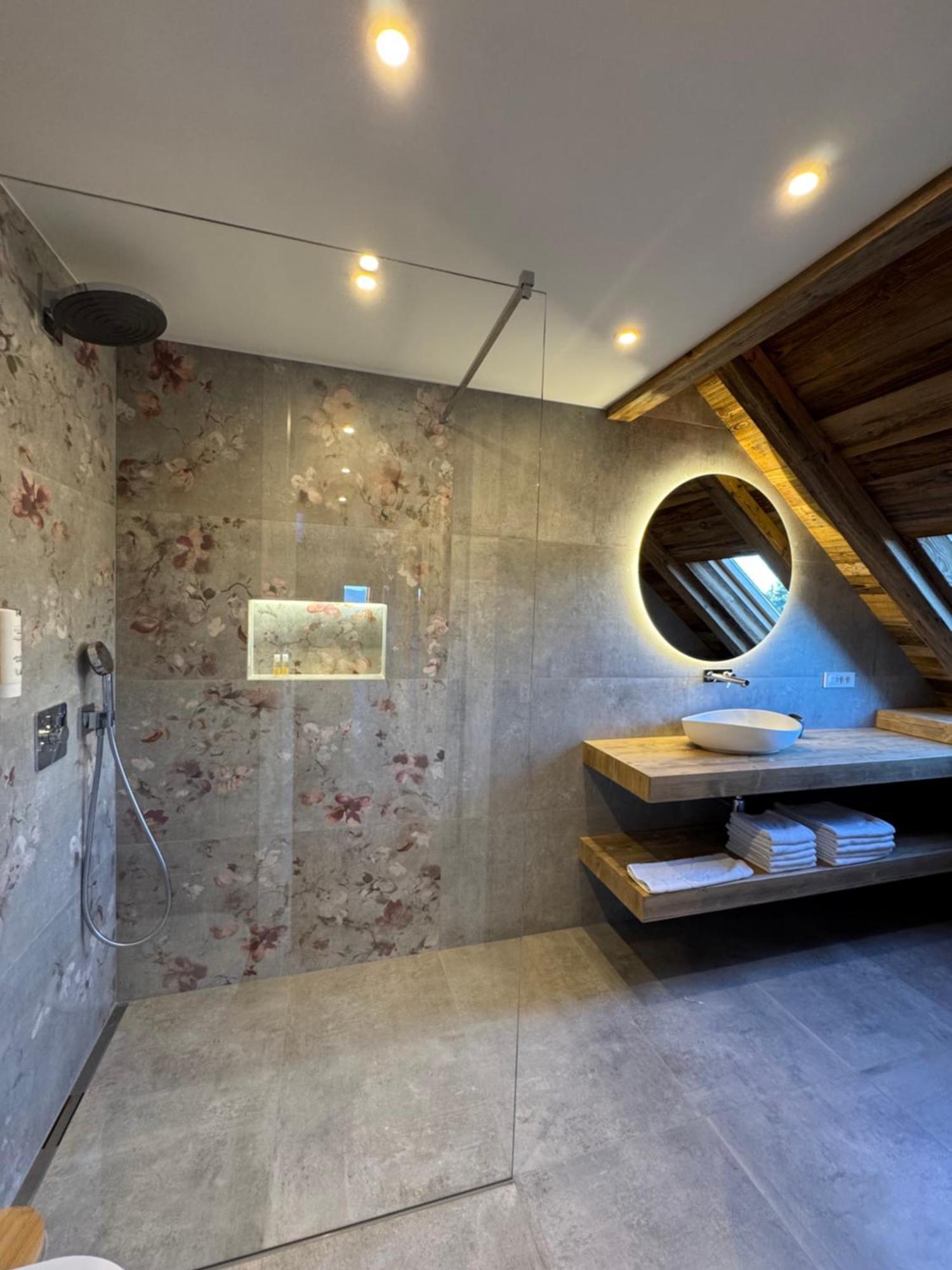Vila Urbana Luxury Apartments 勒什 外观 照片