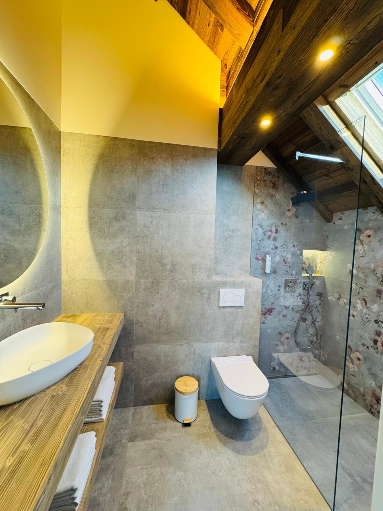 Vila Urbana Luxury Apartments 勒什 外观 照片