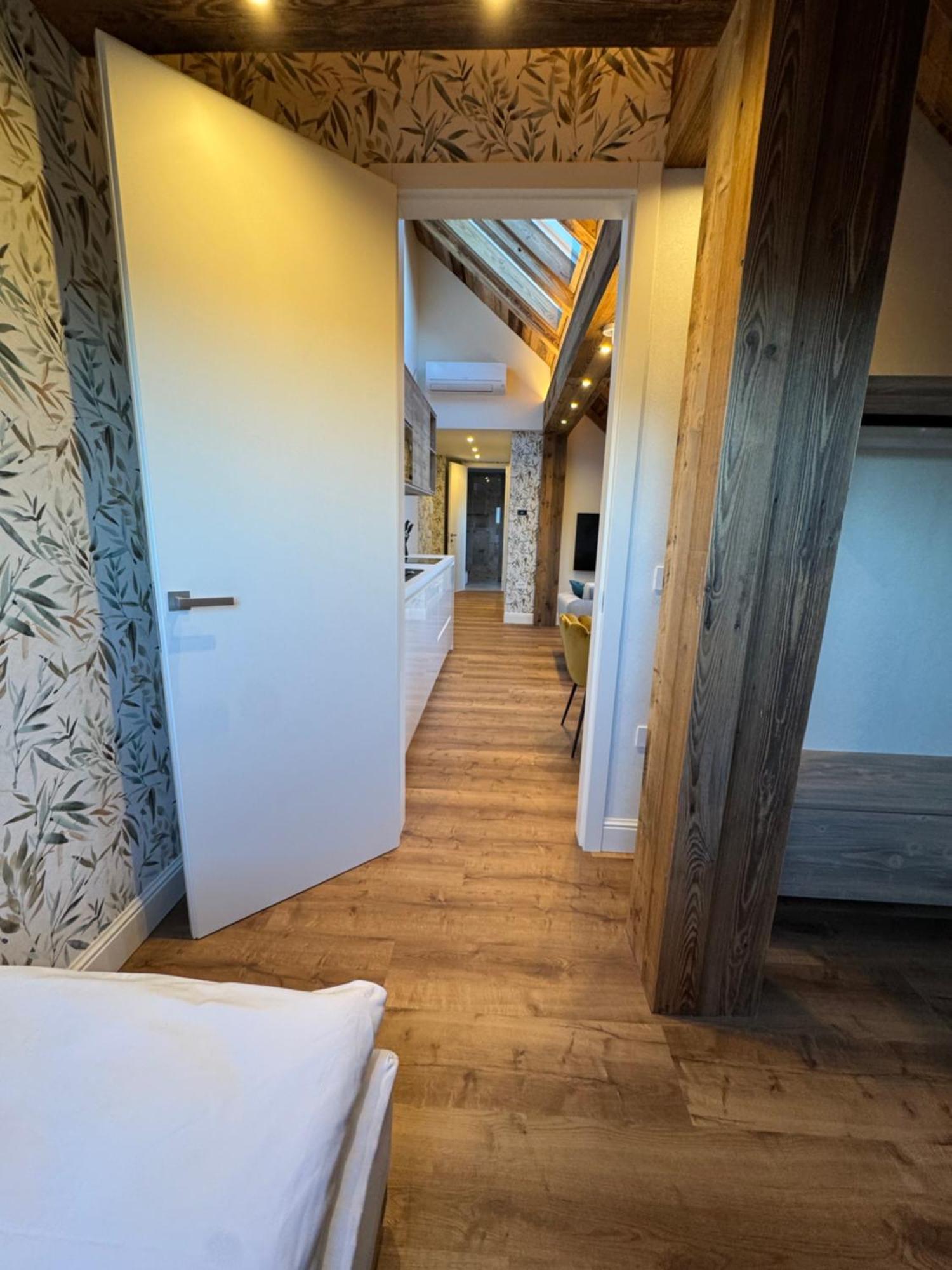 Vila Urbana Luxury Apartments 勒什 外观 照片