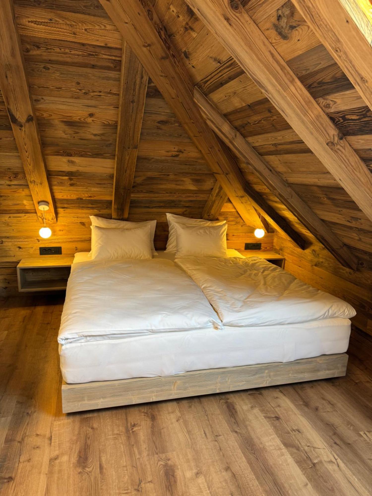 Vila Urbana Luxury Apartments 勒什 外观 照片