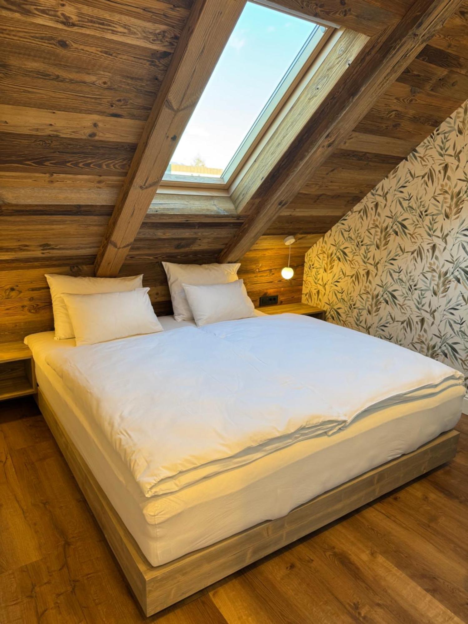 Vila Urbana Luxury Apartments 勒什 外观 照片