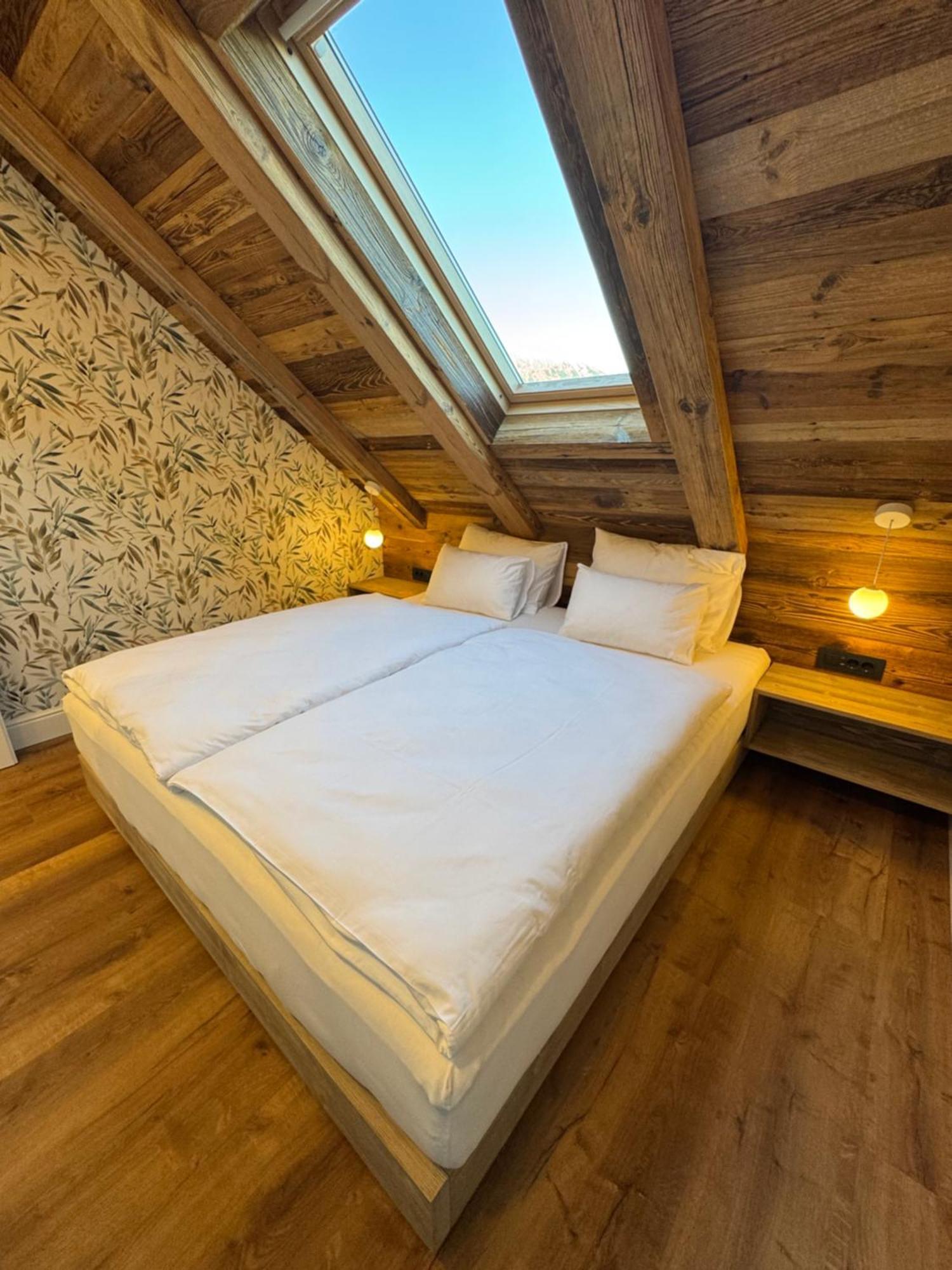 Vila Urbana Luxury Apartments 勒什 外观 照片
